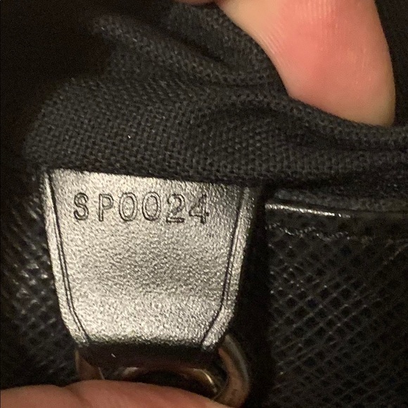 Louis Vuitton Cassiar Taiga Black Noir Backpack - Picture 4 of 7